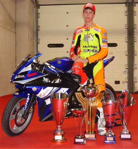 Federico Agnoletto trionfa nel trofeo Yamaha  R 125
