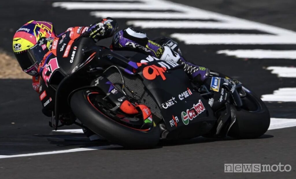 Espargarò pole-man durante le qualifiche a Silverstone