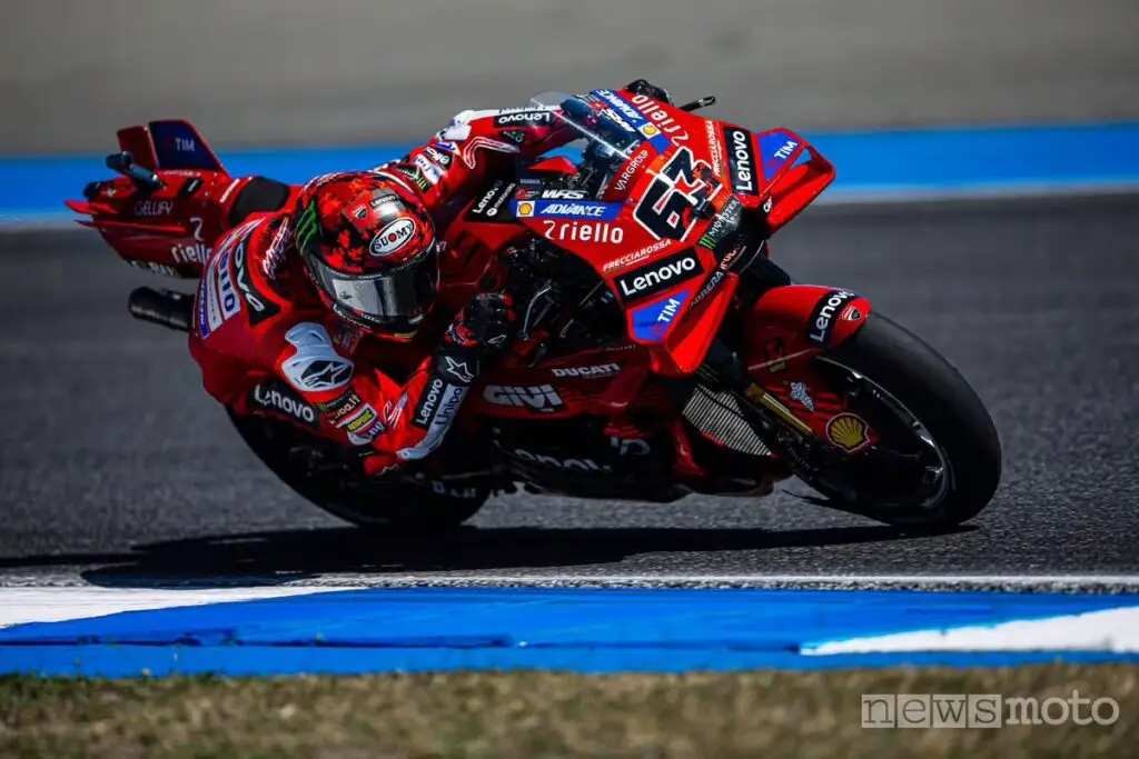 Francesco Bagnaia durante le qualifiche di MotoGP della Thailandia 2025